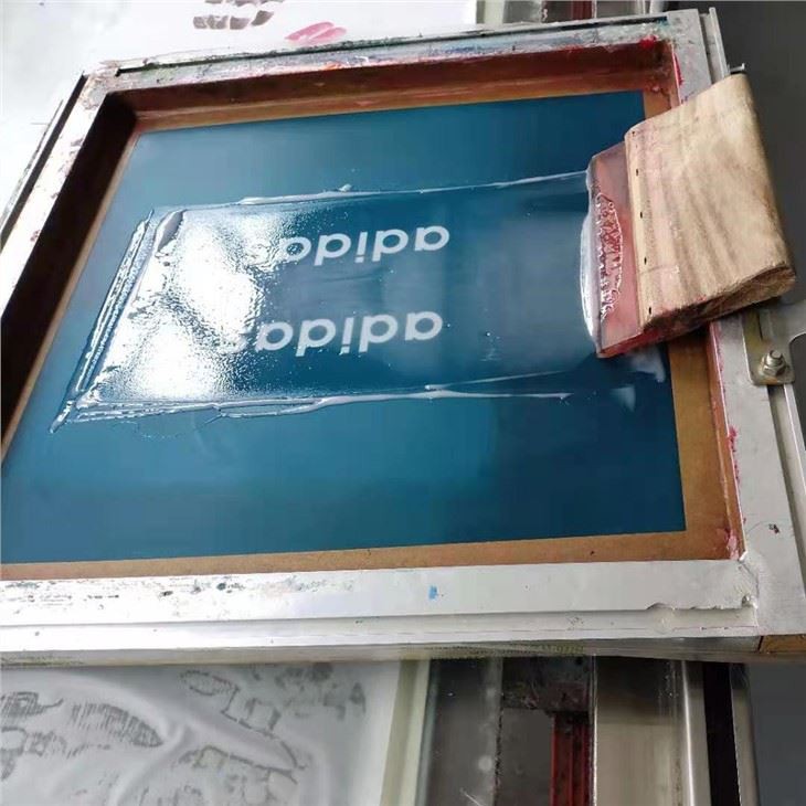 Silkscreen atrament pre tkaniny